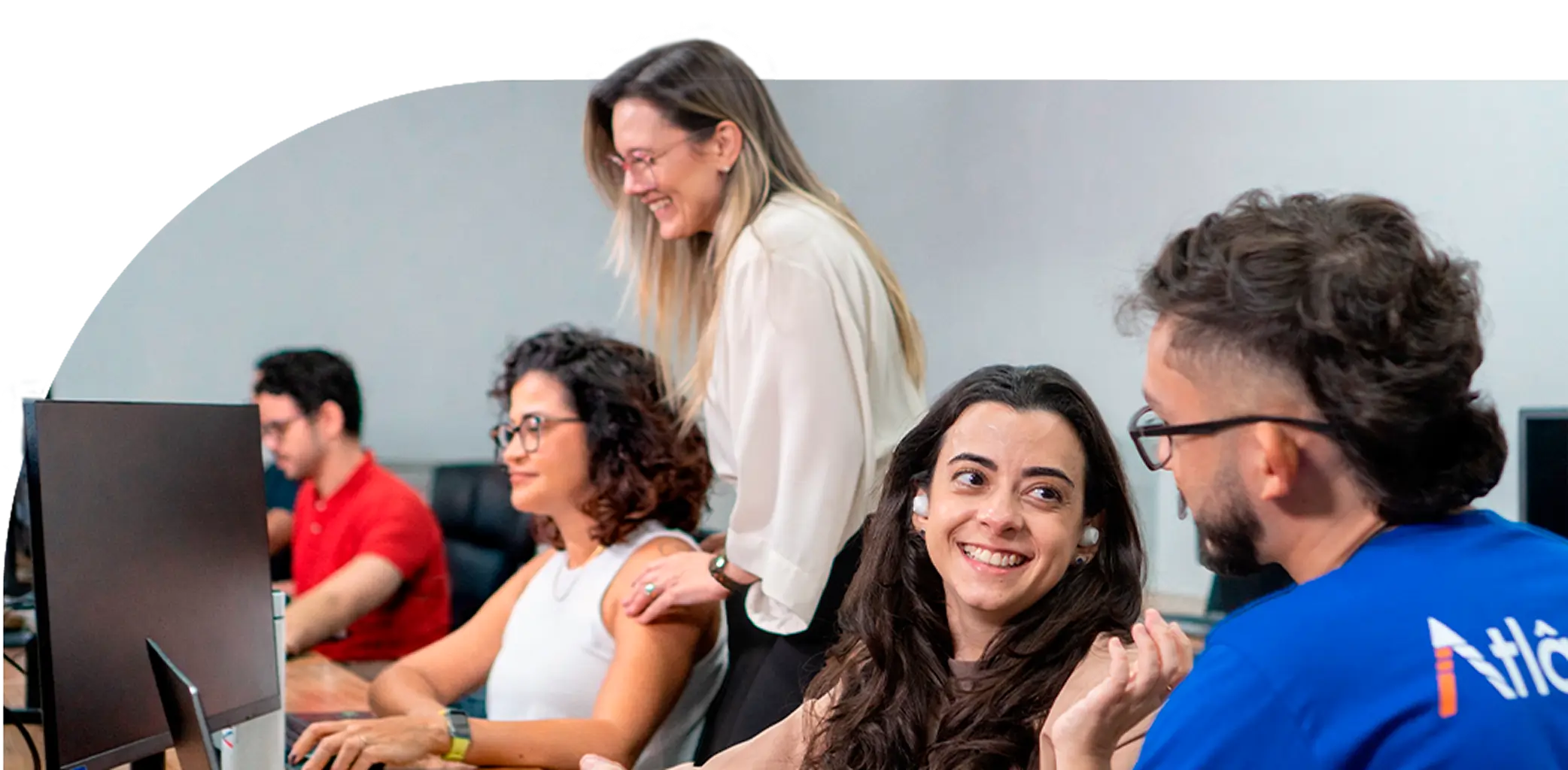 Equipe do Atlântico trabalhando